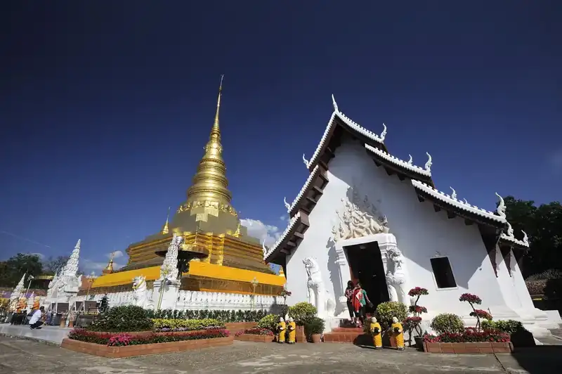 วัดพระธาตุแช่แห้ง